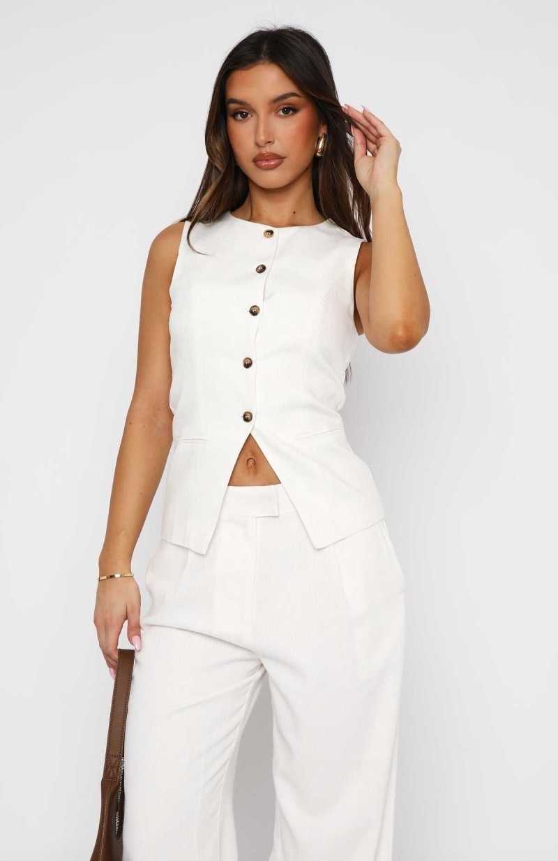 White Fox At The Races Vest Top White | BIAYZC-085