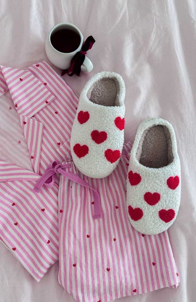 White Fox Comfy Cosy Slippers White/Red | SPKEFY-643