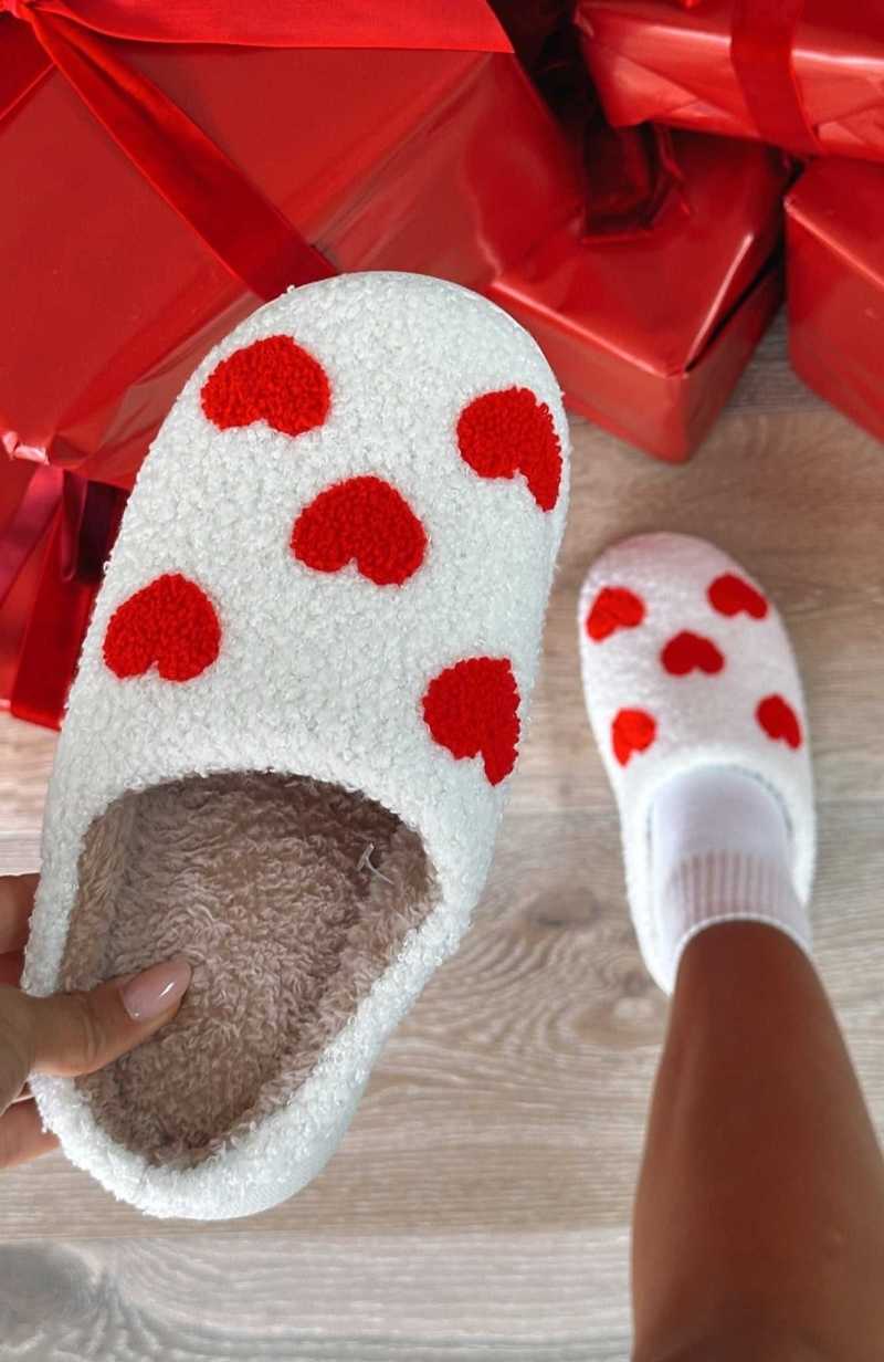 White Fox Comfy Cosy Slippers White/Red | SPKEFY-643