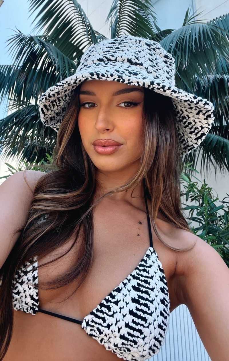 White Fox Don't Be Shady Bucket Hat Monochrome | VGODBC-672