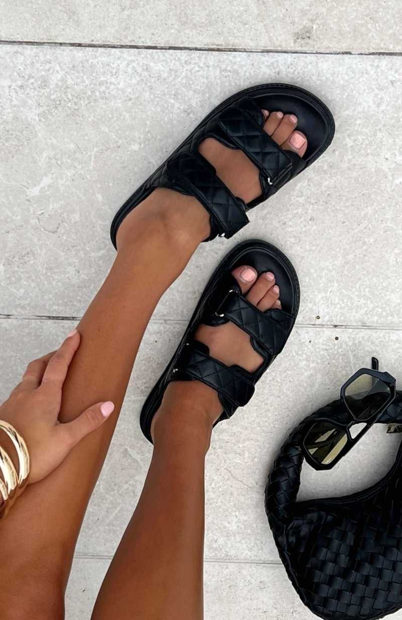 White Fox Feeling Lucky Slides Black | FJADRI-631 