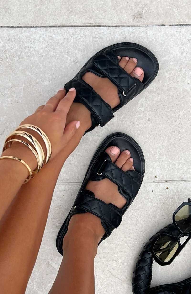 White Fox Feeling Lucky Slides Black | FJADRI-631 