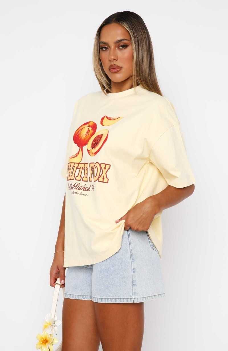 White Fox Got My Peaches Oversized Tee Cream | RJBTXM-340