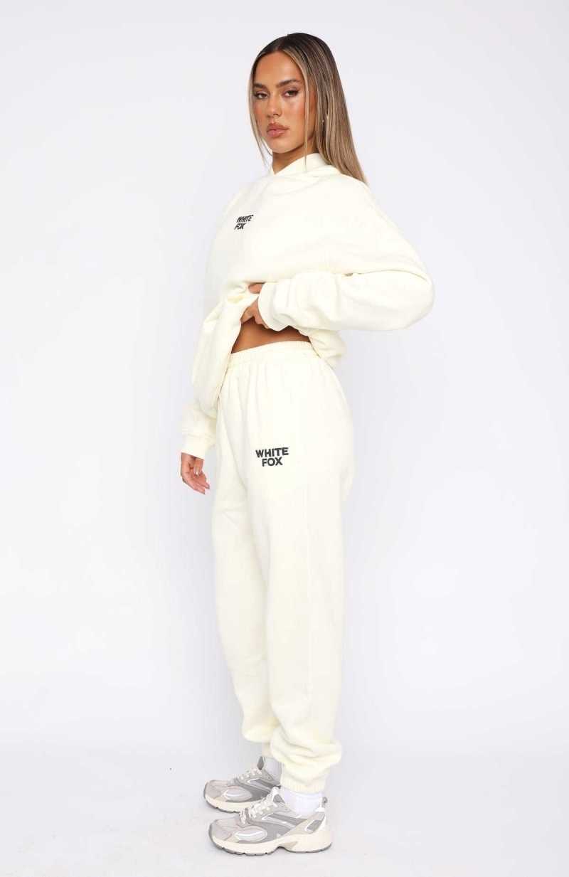 White Fox Keeping It Simple Sweatpants Cream | IZUOWM-680