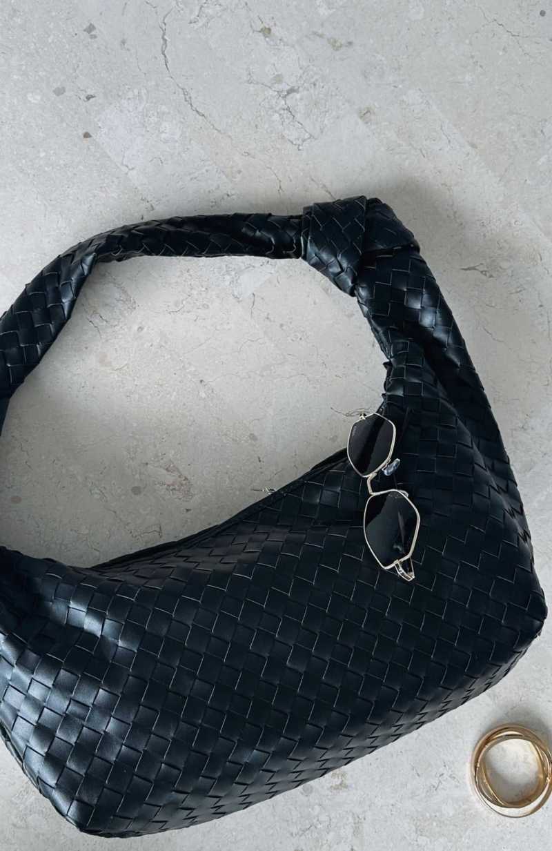 White Fox Lexi Shoulder Bag Black | COSTEM-134