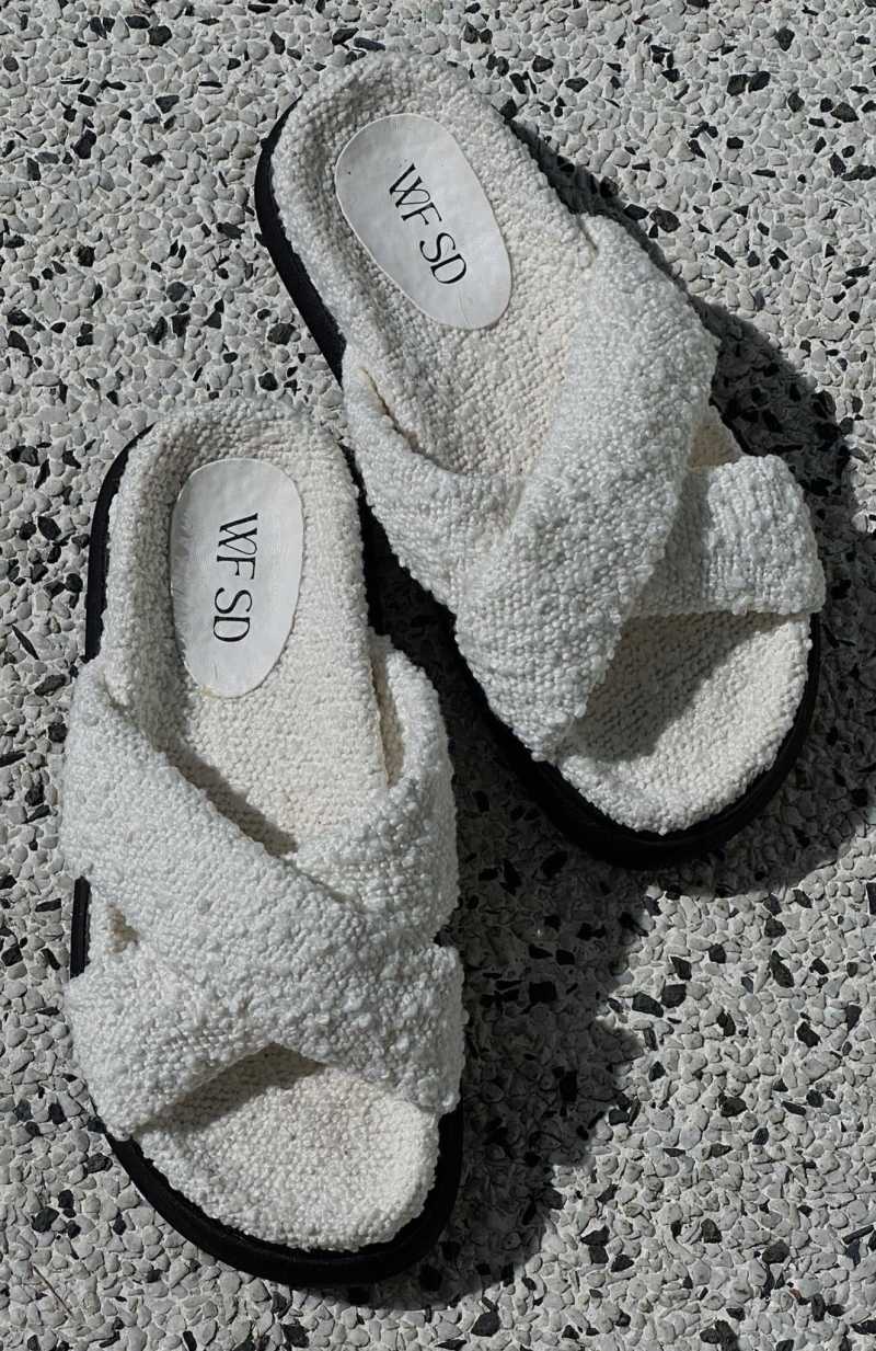 White Fox Logan Slides White | HCUKXP-872