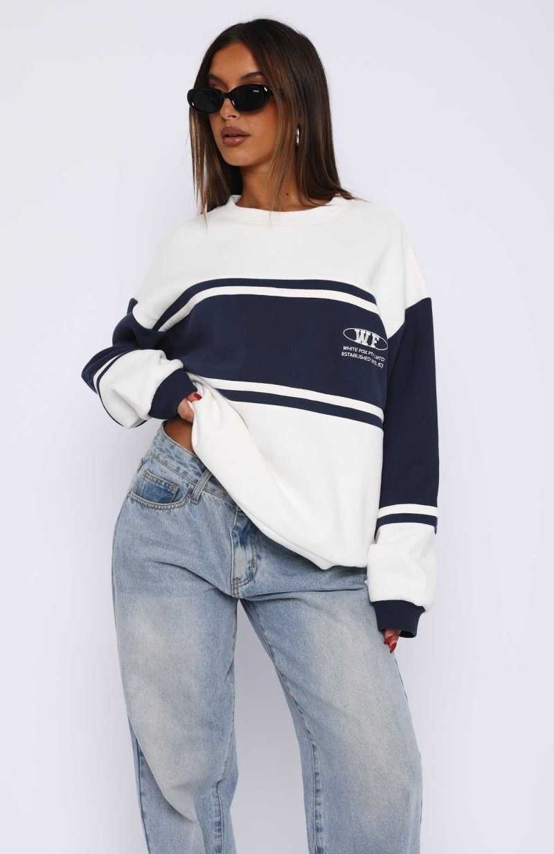 White Fox Moving Forward Oversized Sweater White | SRUBAX-561
