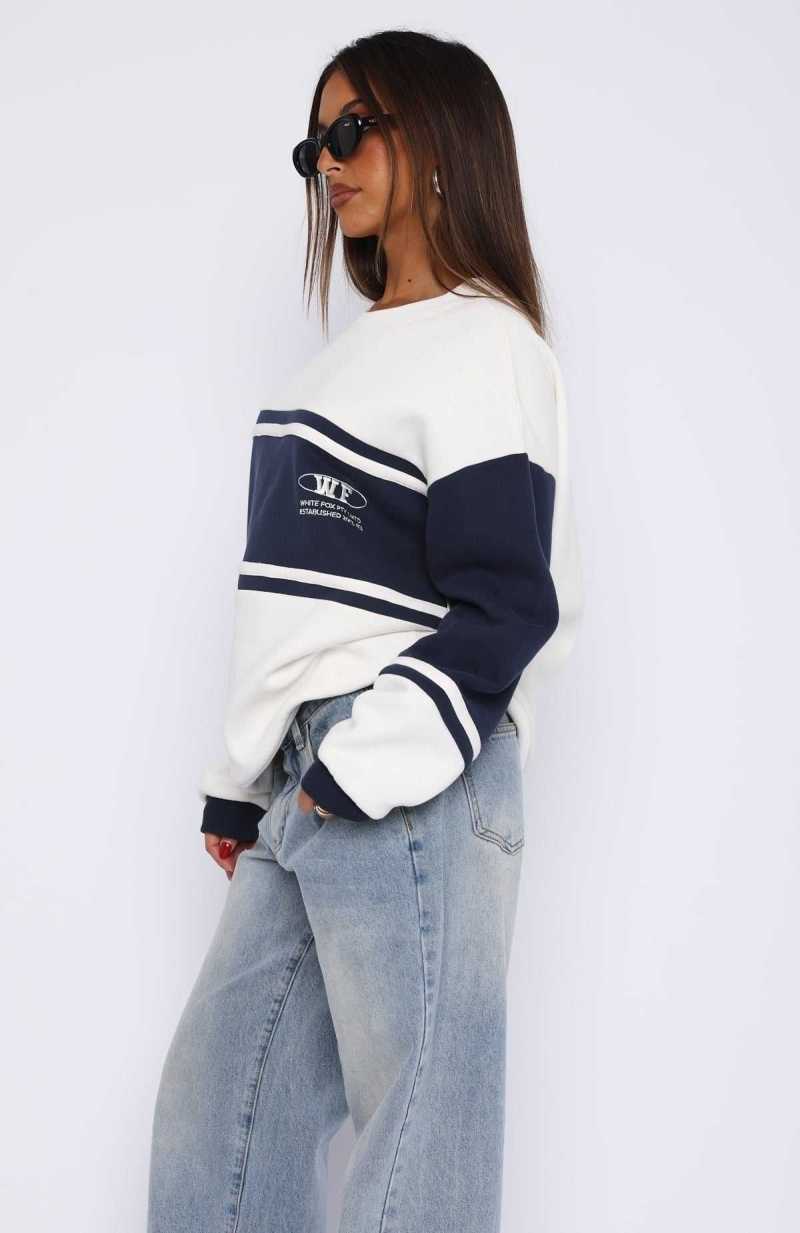 White Fox Moving Forward Oversized Sweater White | SRUBAX-561