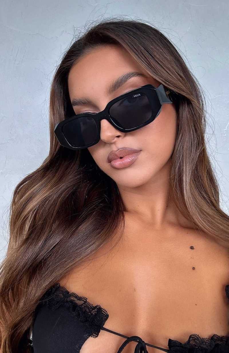 White Fox Naya Sunglasses Black | CVWYMT-648