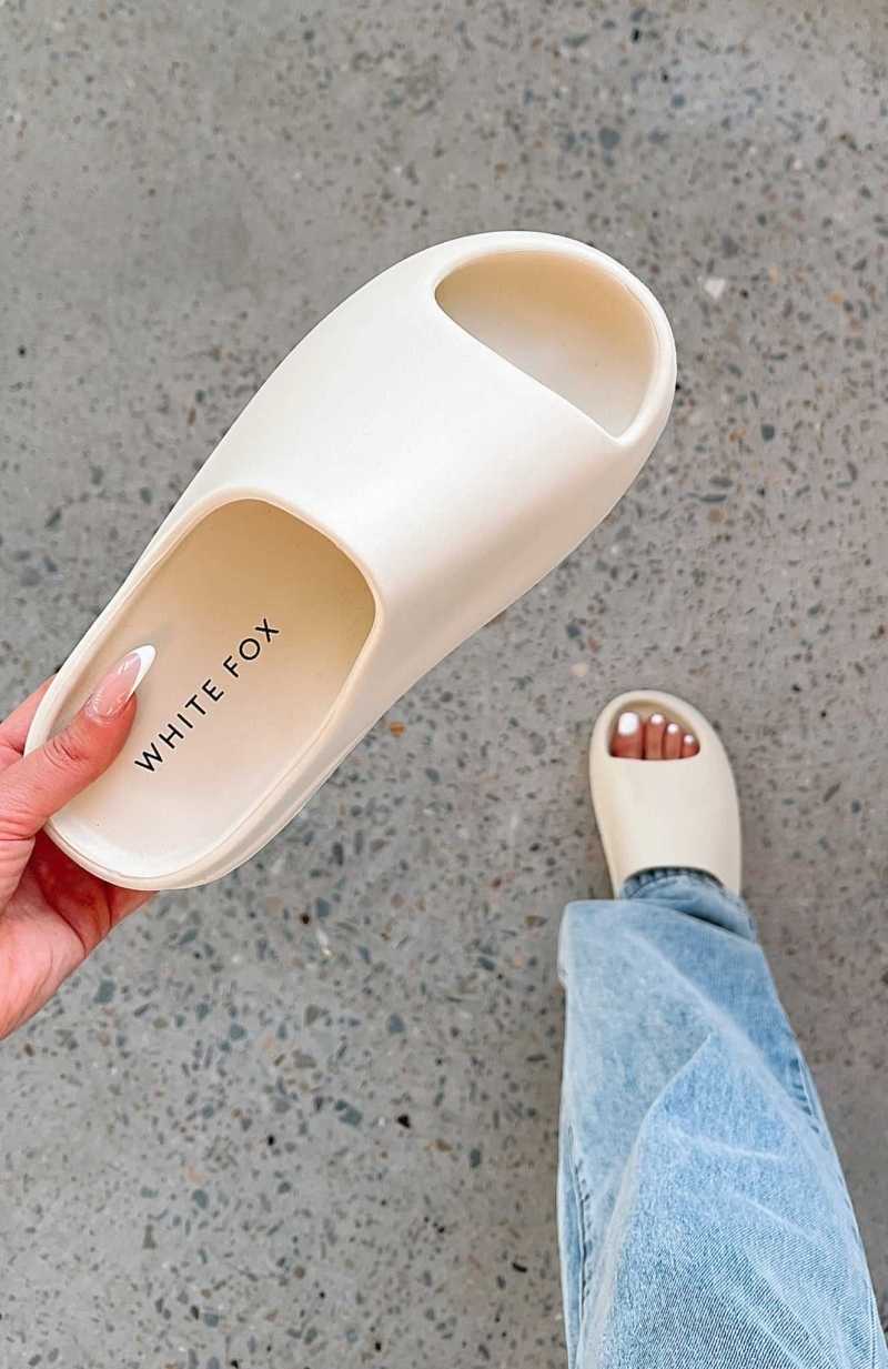 White Fox On The Edge Slides Off White | GLJVTF-298