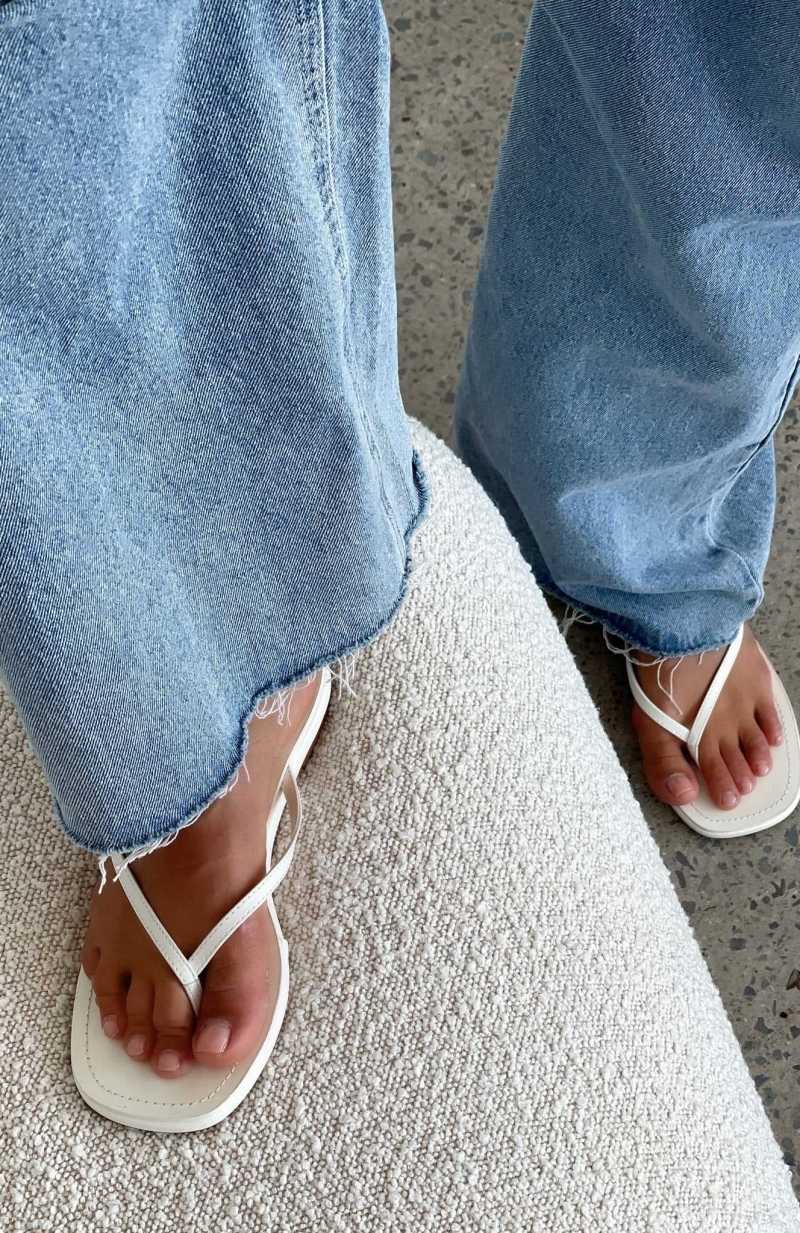 White Fox Roma Thong Sandals Bone | PXLOSV-908