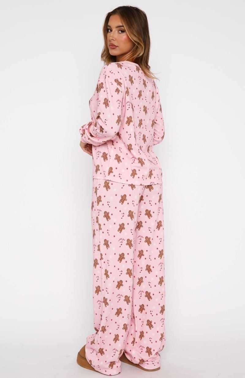 White Fox Staying Snug Long Sleeve Pyjama Set Pink Gingerbread | MVFRDZ-431