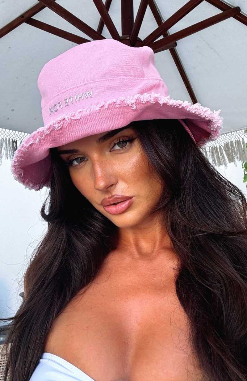White Fox Take You Away Bucket Hat Candy Pink | DALYPI-580