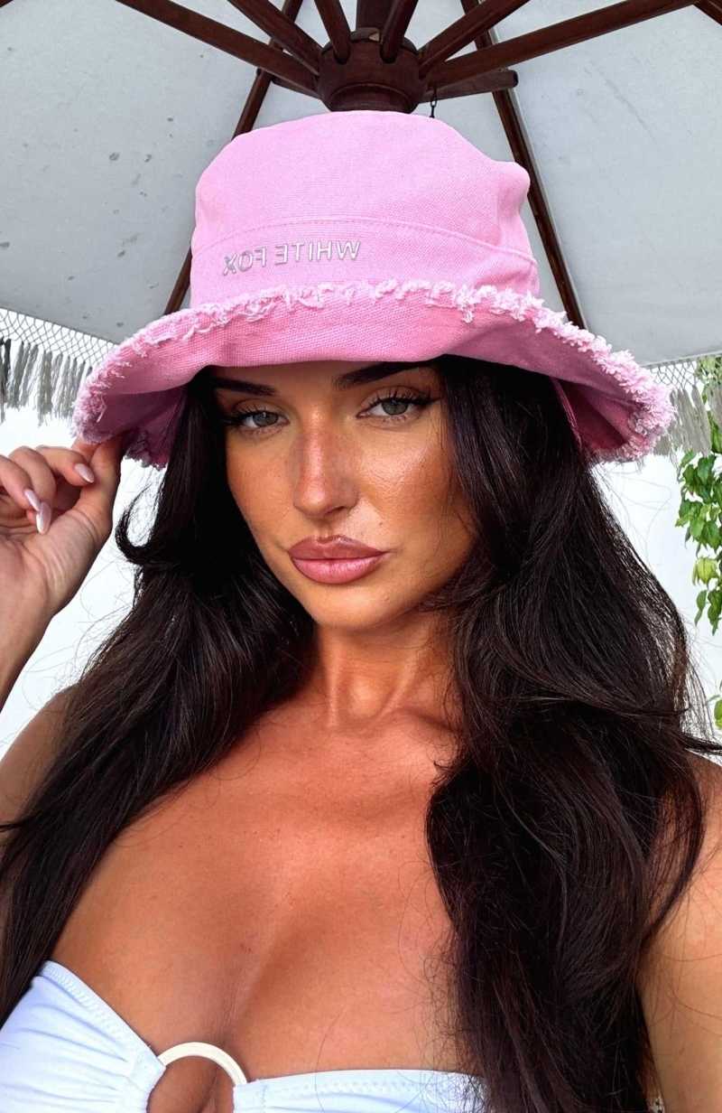 White Fox Take You Away Bucket Hat Candy Pink | DALYPI-580