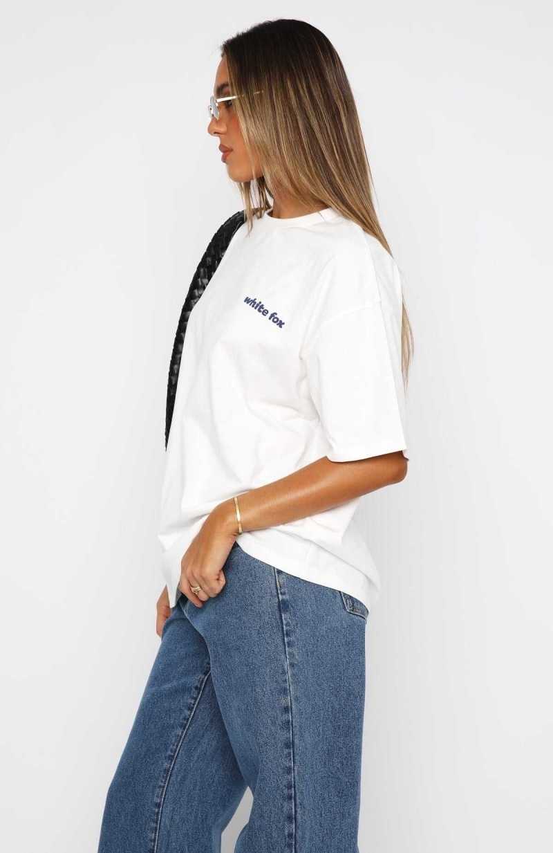 White Fox The Main Character Oversized Tee White | WKATUC-927