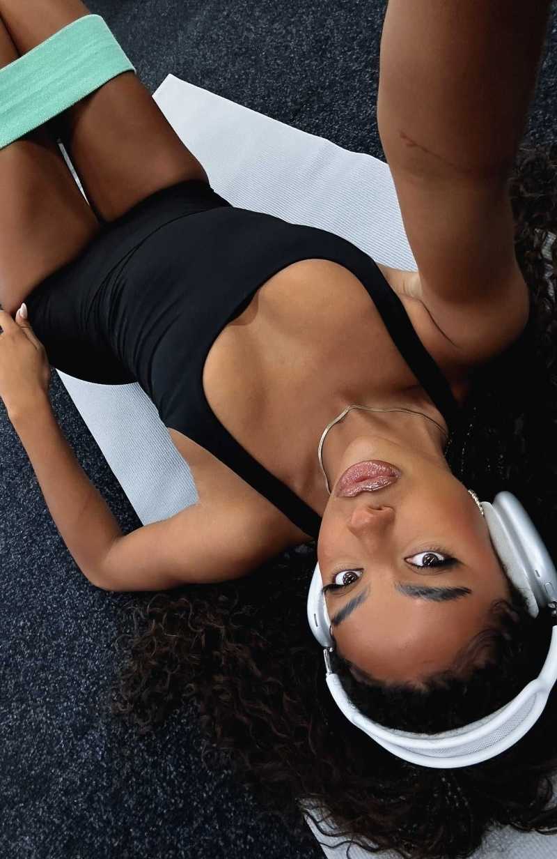 White Fox Work It Out Crop Black | GHDNUO-107